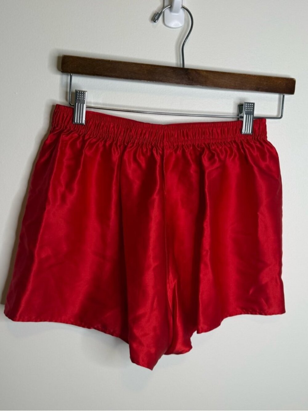 Tie rack Women’s Red silk Shorts with Elastic Waist medium